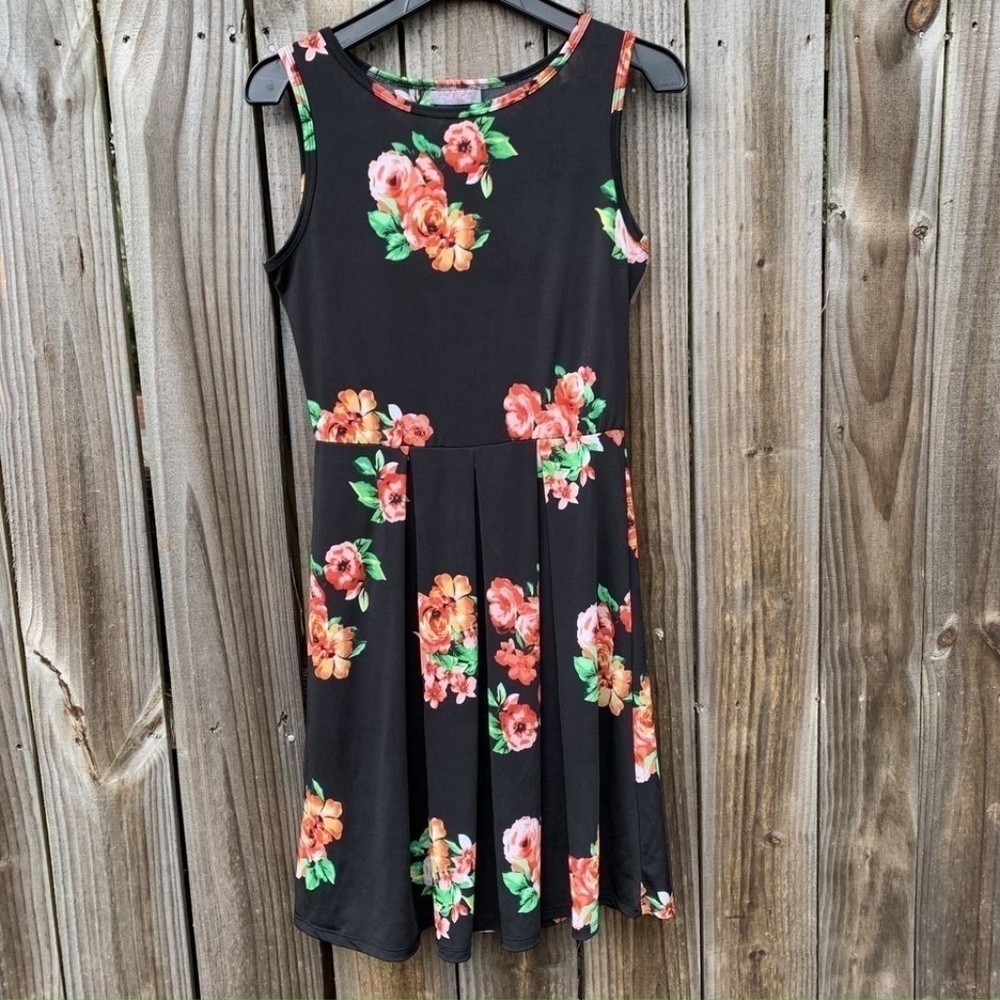 𝅺PRETTY YOUNG THING Sleeveless Black Floral Swing Dress